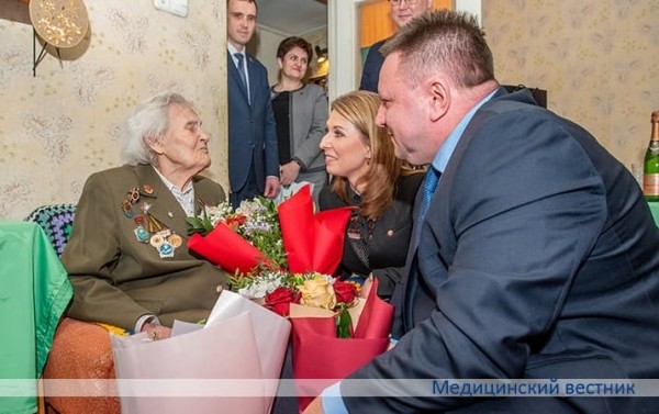 
        Былая медыцынская сястра неўралагічнага аддзялення 5-й ГКБ Мінска адзначыла стогадовы юбілей			    