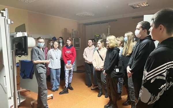 
        Каменецкие школьники побывали в центральной районной больнице			    