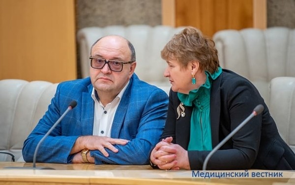 
        Профсоюзы работников здравоохранения Минска и Москвы подписали соглашение о сотрудничестве			    