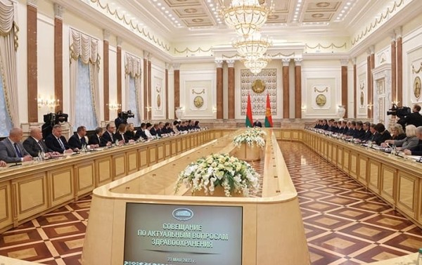 
        Александр Лукашенко: Не бывает не важных  пациентов, все важны			    