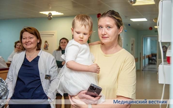 
        Сотрудники Октябрьского РОЧС поздравили пациентов детского ожогового отделения ГКБСМП Минска			    