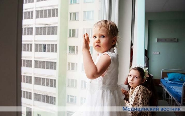 
        Сотрудники Октябрьского РОЧС поздравили пациентов детского ожогового отделения ГКБСМП Минска			    